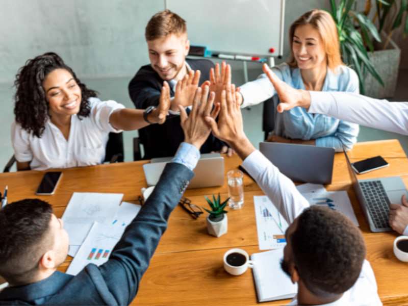 Trabalho em meio período, conhecer novas pessoas